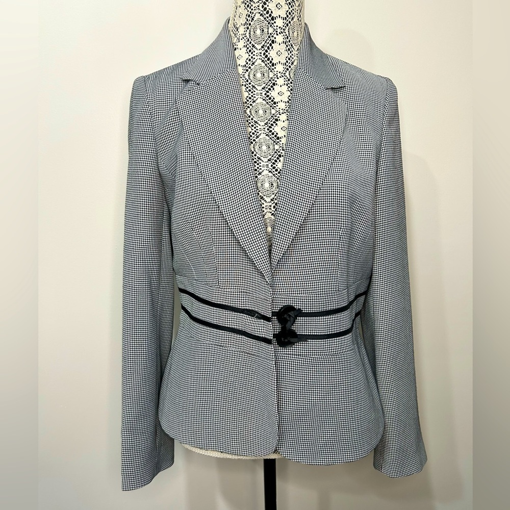 Houndstooth plaid black and white two button front lined suit jacket blazer